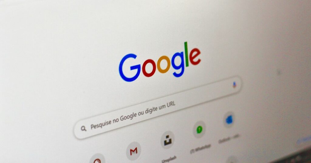 Agence SEO au Maroc : recherche Google sur ordinateur
